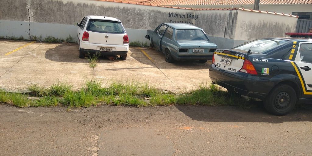 8-1-1024x512 Veículos são abandonados em creche da Cohab I