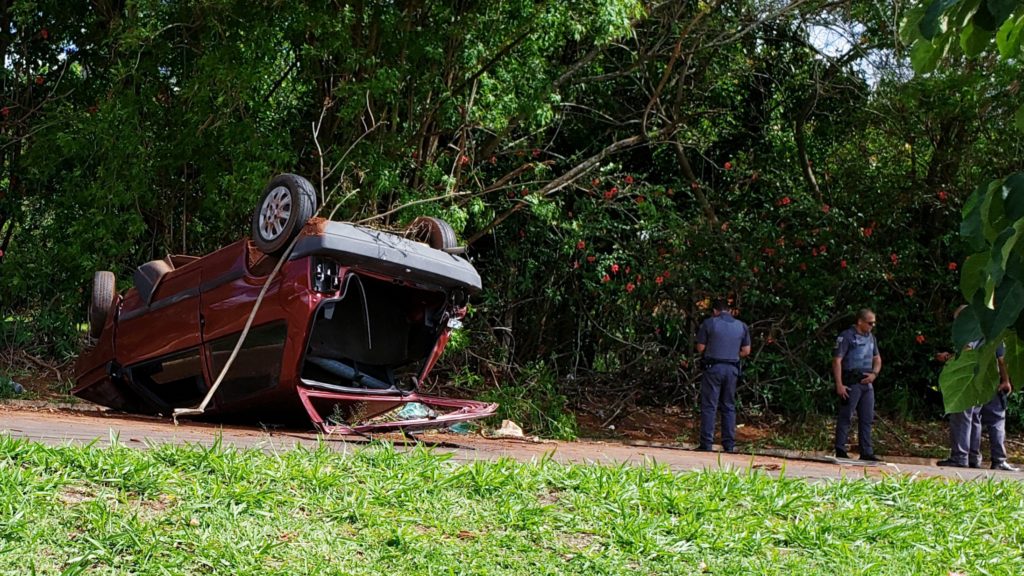 20191116_112755-1024x576 Carro furtado capota em São Manuel. Condutor segue em estado grave