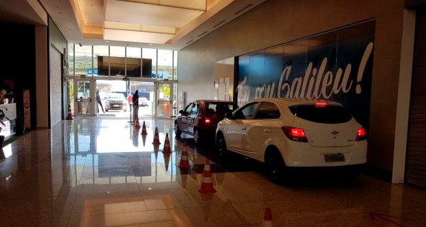 shoppingbotucatu_drivetrhu Botucatu: Shopping Botucatu suspende o Drive-Thru com carros dentro do estabelecimento