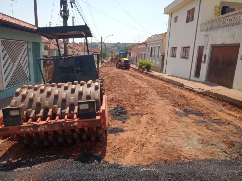 3-1-1024x768 Região Central da cidade está sendo  revitalizada com a retirada dos paralelepípedos e asfaltamento das ruas