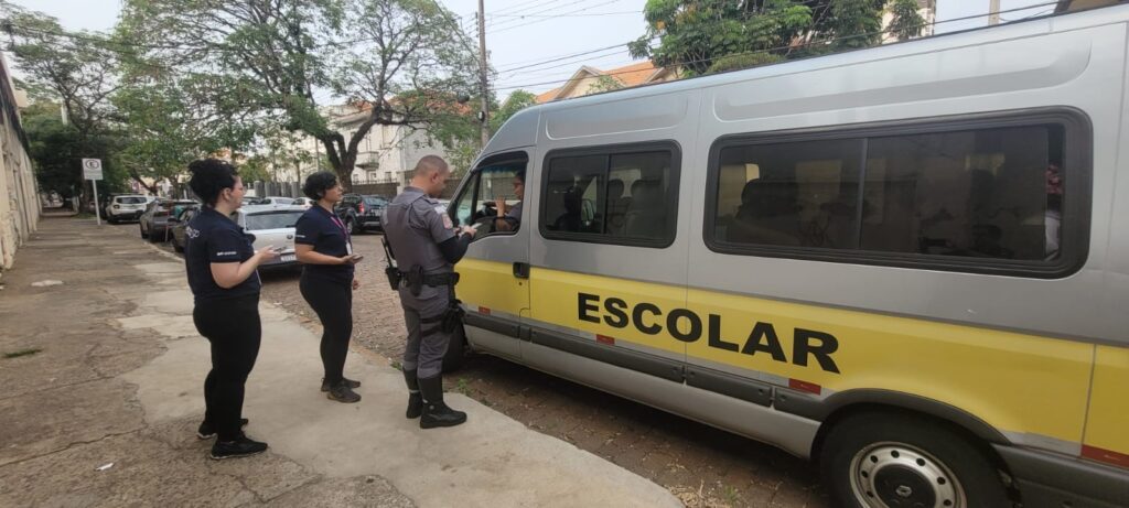 df610820-aa12-466a-935a-1d9694c1e42d-1024x461 Polícia Militar e Detran realizam "Operação Transporte Escolar Seguro" em Botucatu